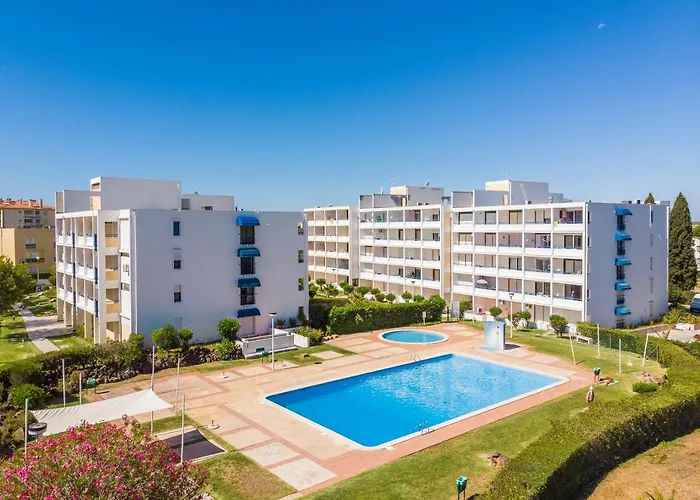 Pé Do Lago 1 Bedroom Apartment With Pool